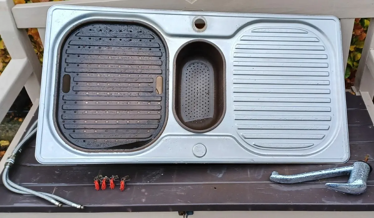 Kitchen Sinks & Hob - Image 1