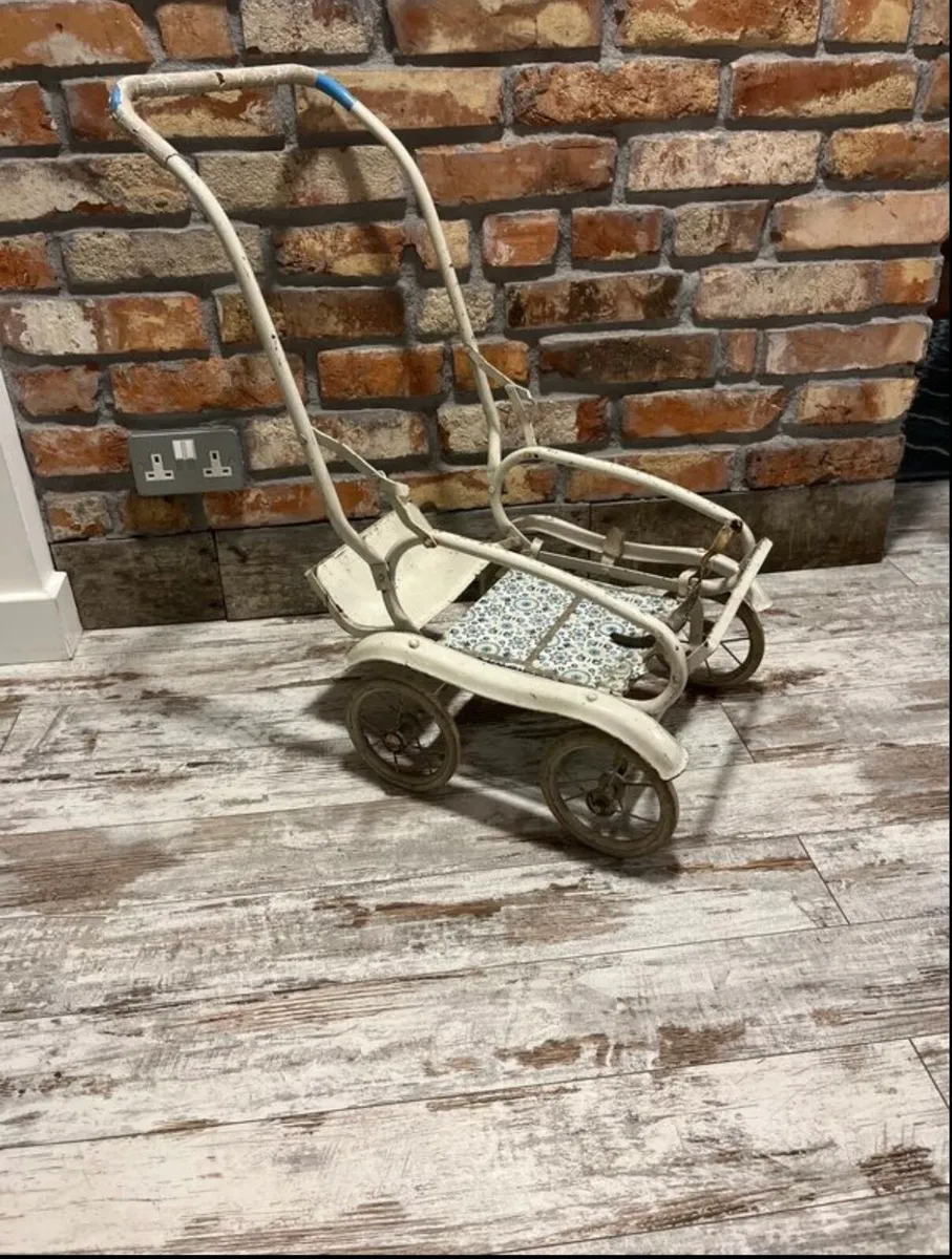 Vintage pram - Image 2