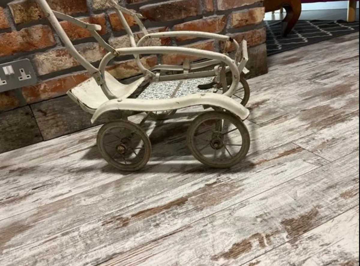 Vintage pram - Image 3