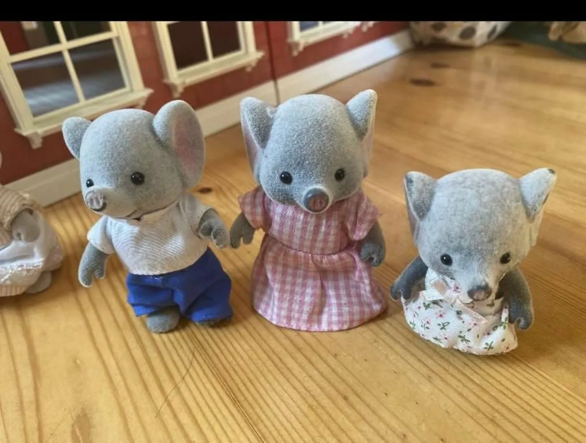 Sylvanian Seaside Cruiser boat plus family - Image 3