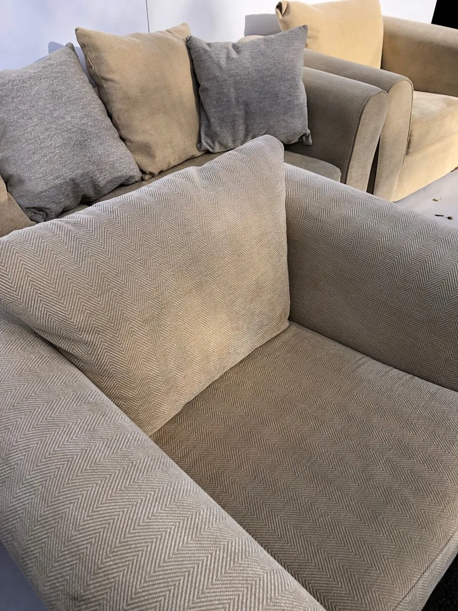 311. Suite - Image 3