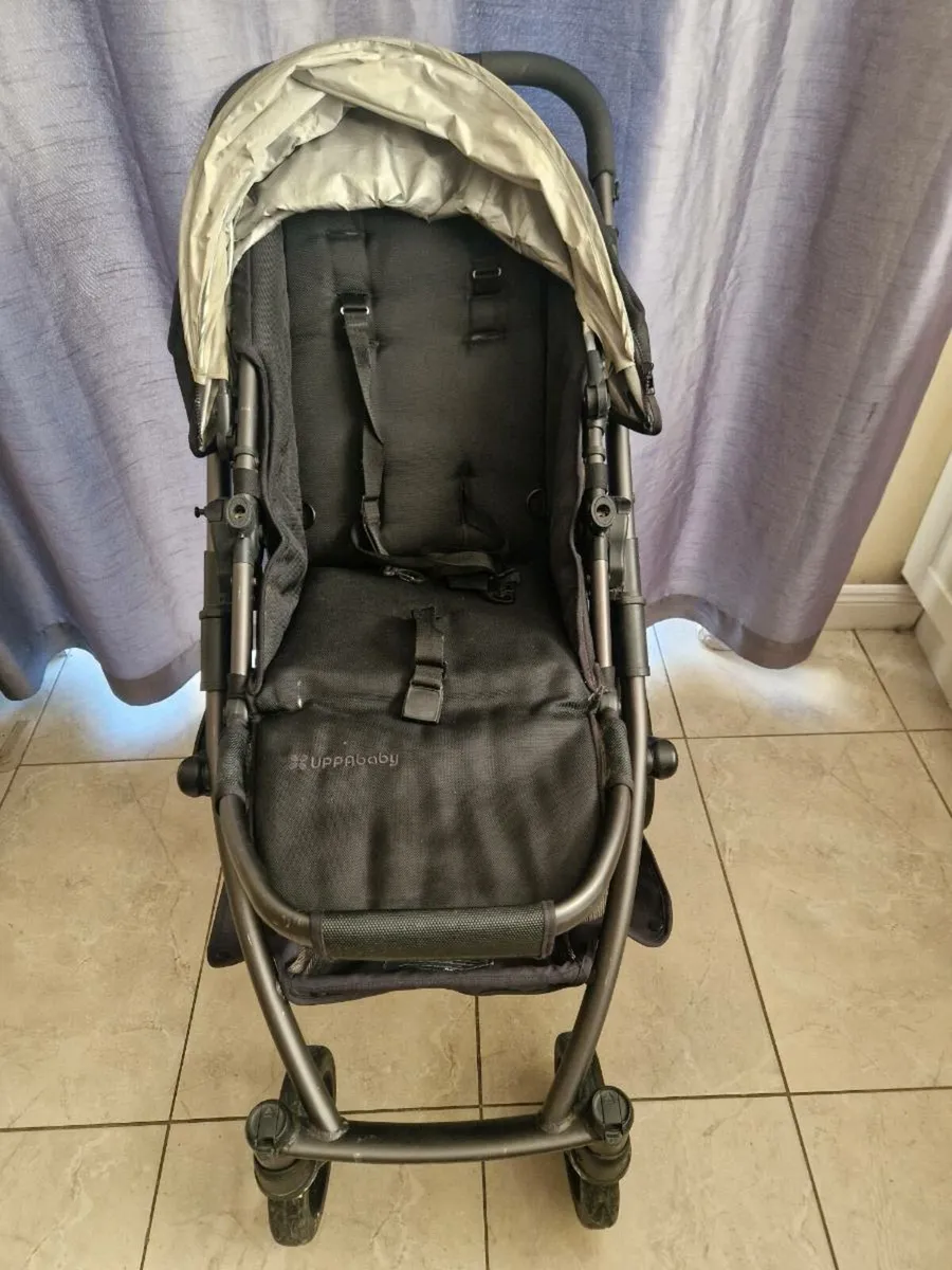 Uppababy vista buggy with Maxi Cosy seat - Image 4