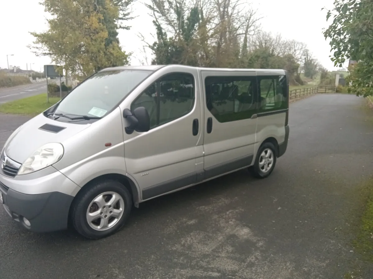 Opel Vivaro 2011 - Image 1