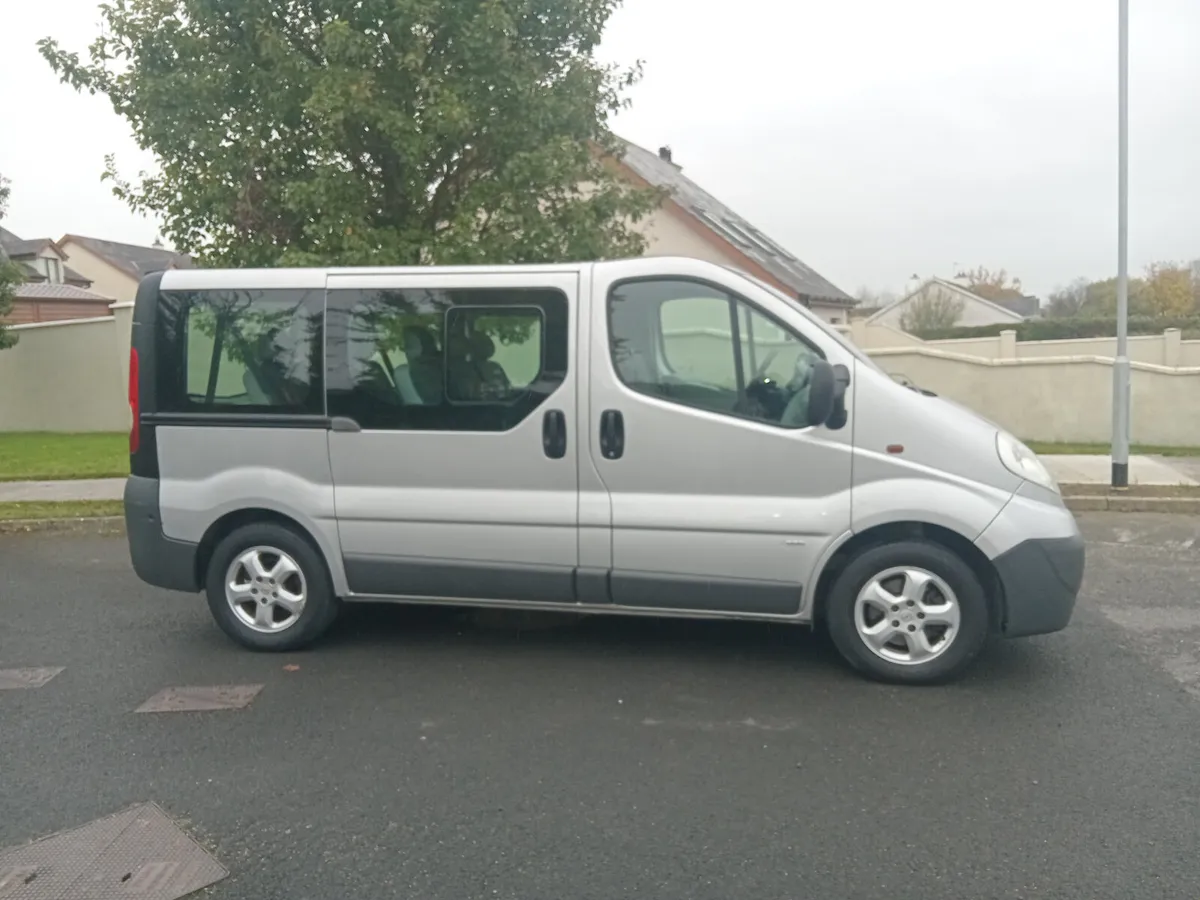 Opel Vivaro 2011 - Image 2