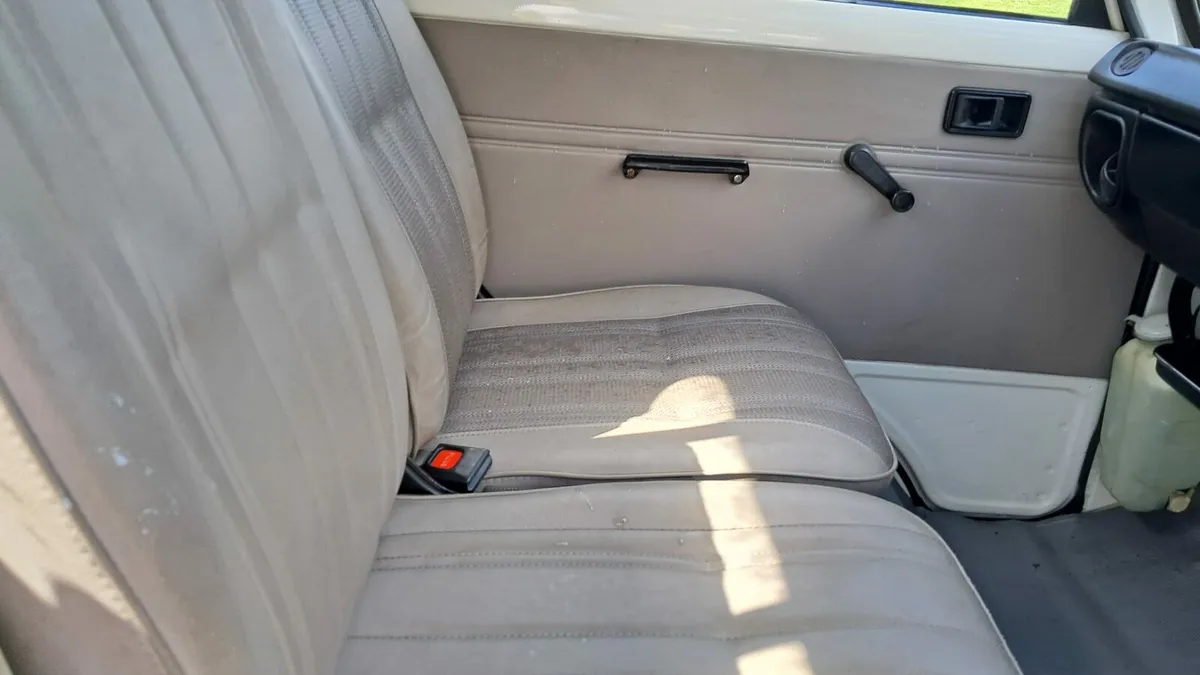 1982 Toyota hiace - Image 3