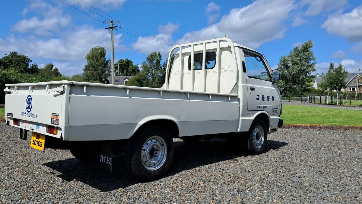 1982 Toyota hiace - Image 4