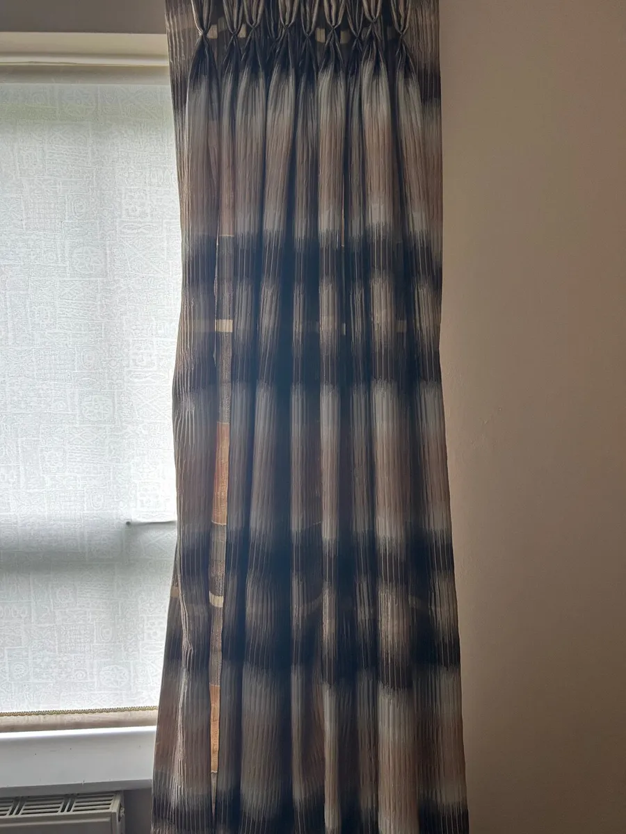 Curtains - Image 3