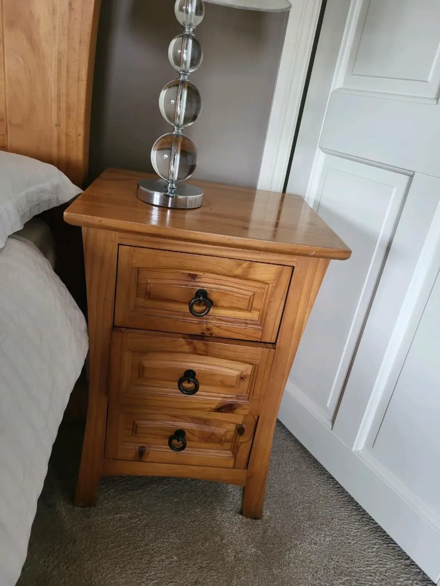 Bedroom suite - Image 4