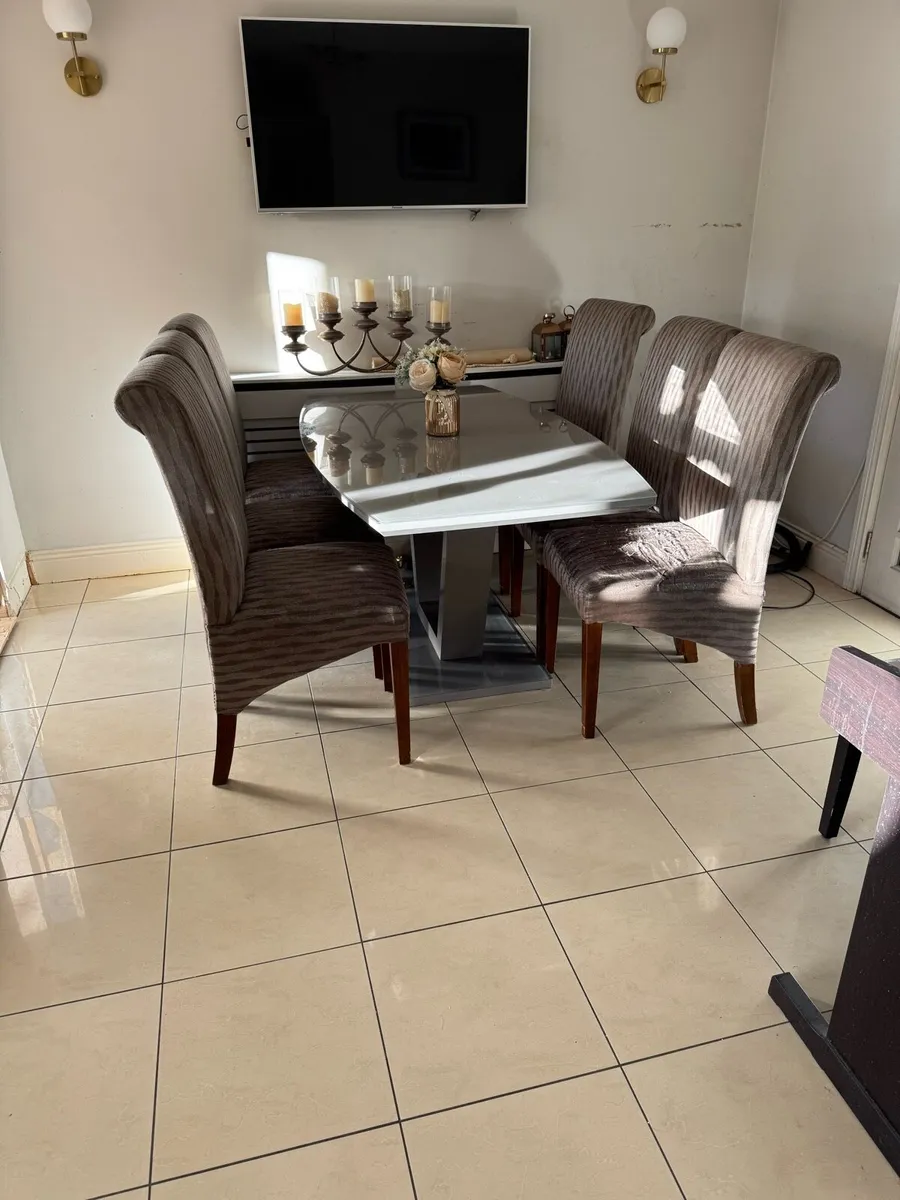 6 dining chairs - Image 1