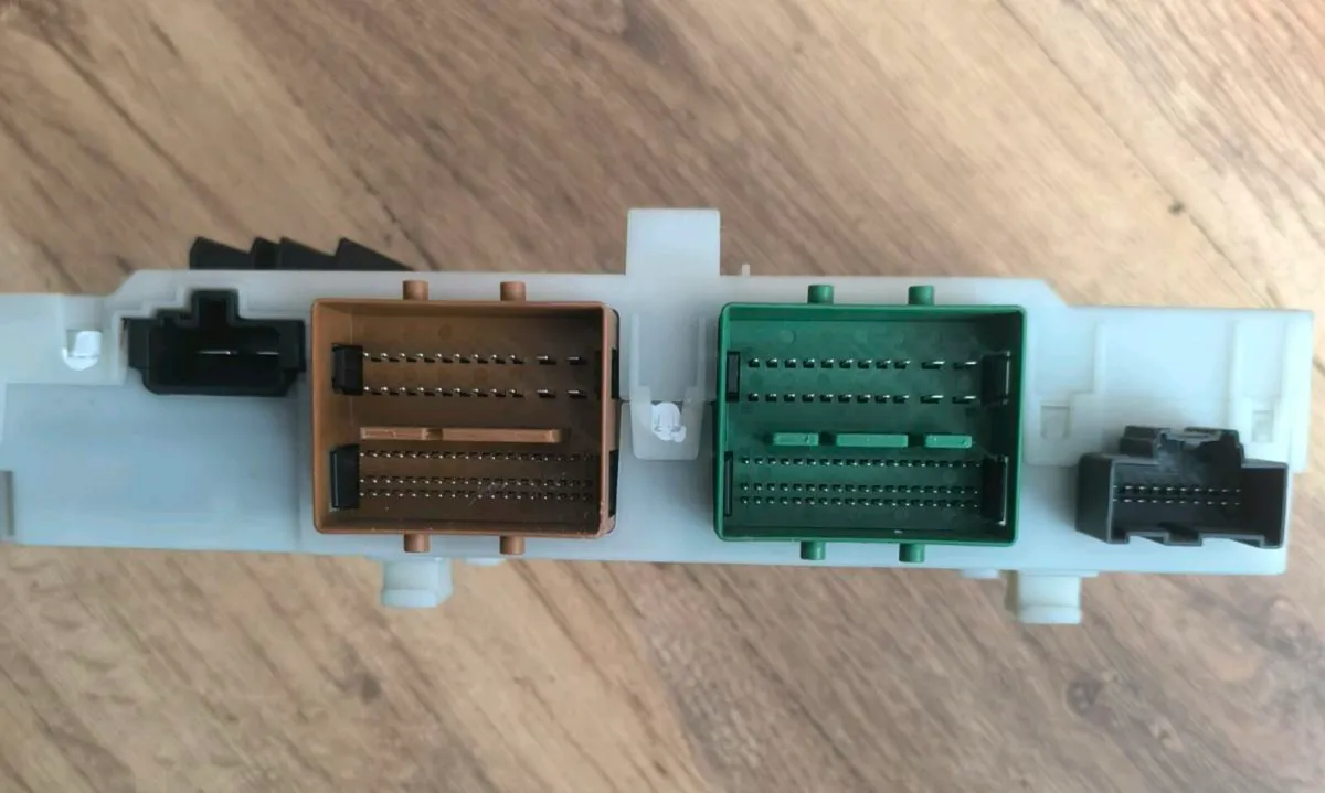 Ford Smax 2.0 tdci body control module BCM - Image 3