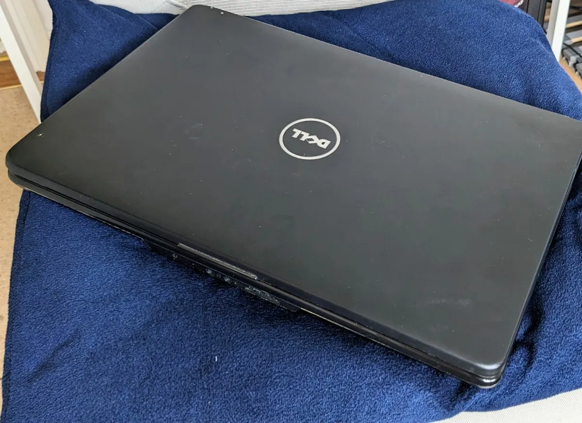 Dell Inspiron 1545 laptop 15.6" - Image 2