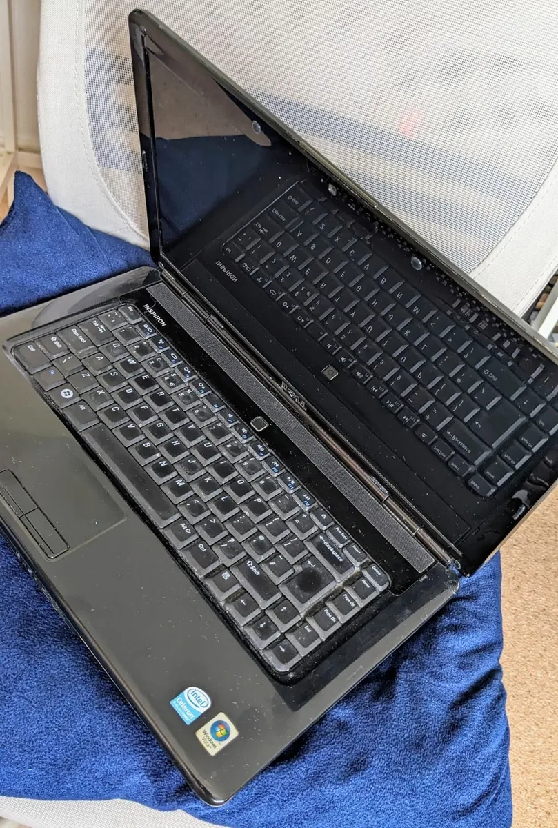 Dell Inspiron 1545 laptop 15.6" - Image 1