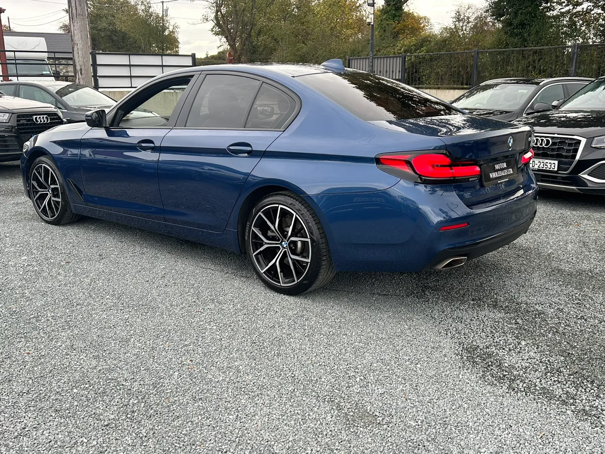 212 BMW 520D Mediterranean Blue on saddle leather - Image 4