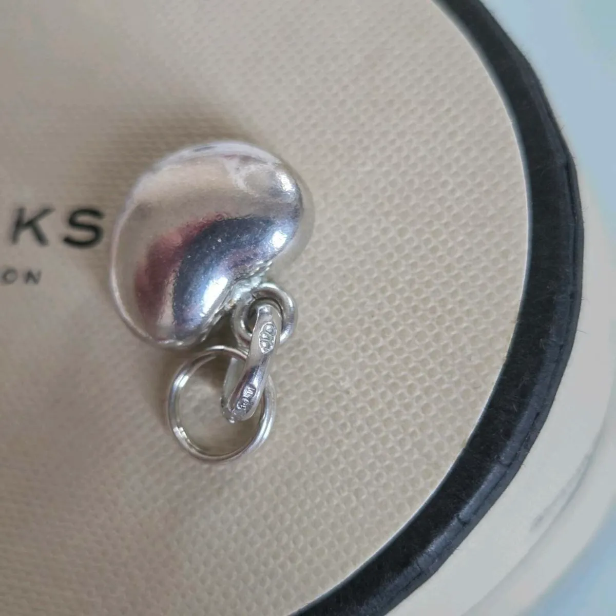 Genuine links of London heart  charm - Image 3