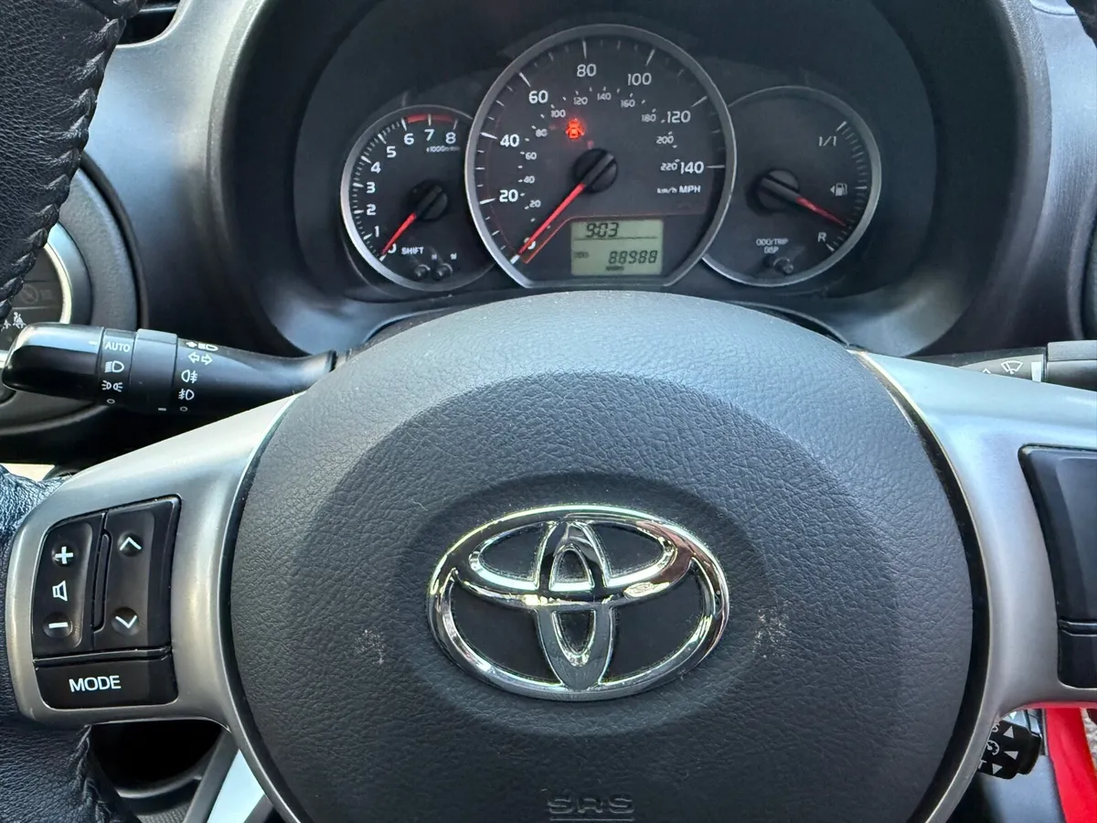 14 Toyota Yaris Petrol Manual - Image 4