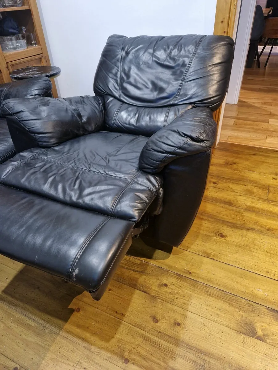 Sofa and 2 armchairs - Image 2