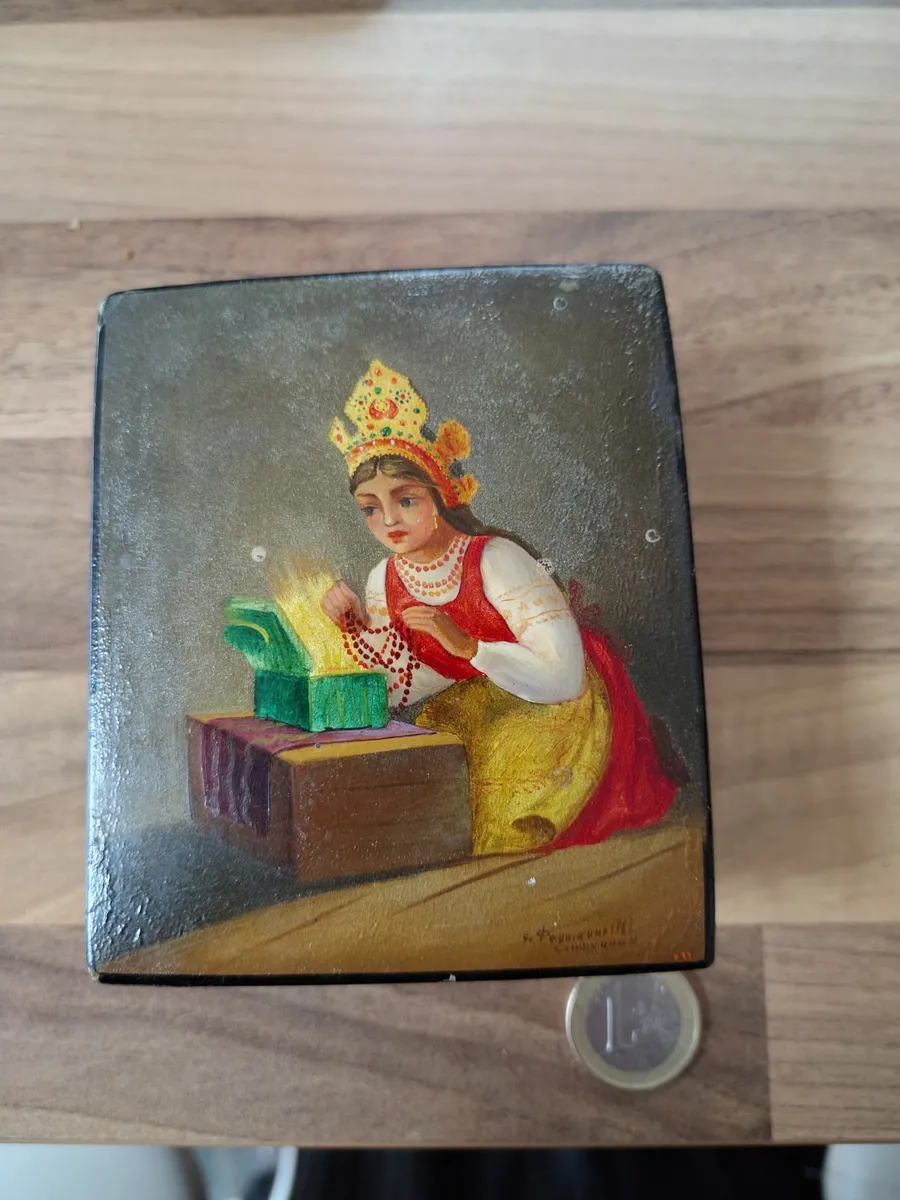Fedoskino Hand-Painted Russian Lacquer Boxes, pair - Image 2