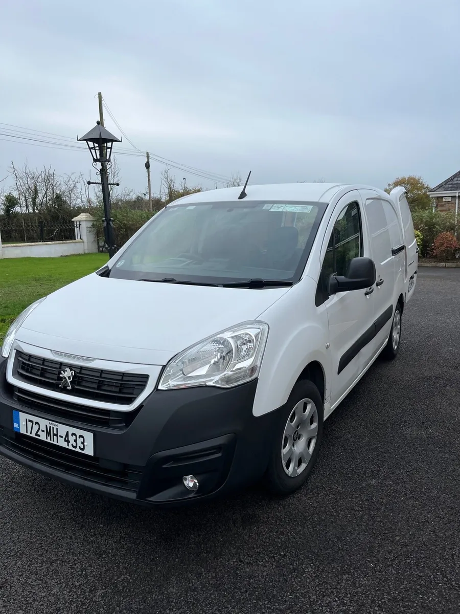 Van - Image 2