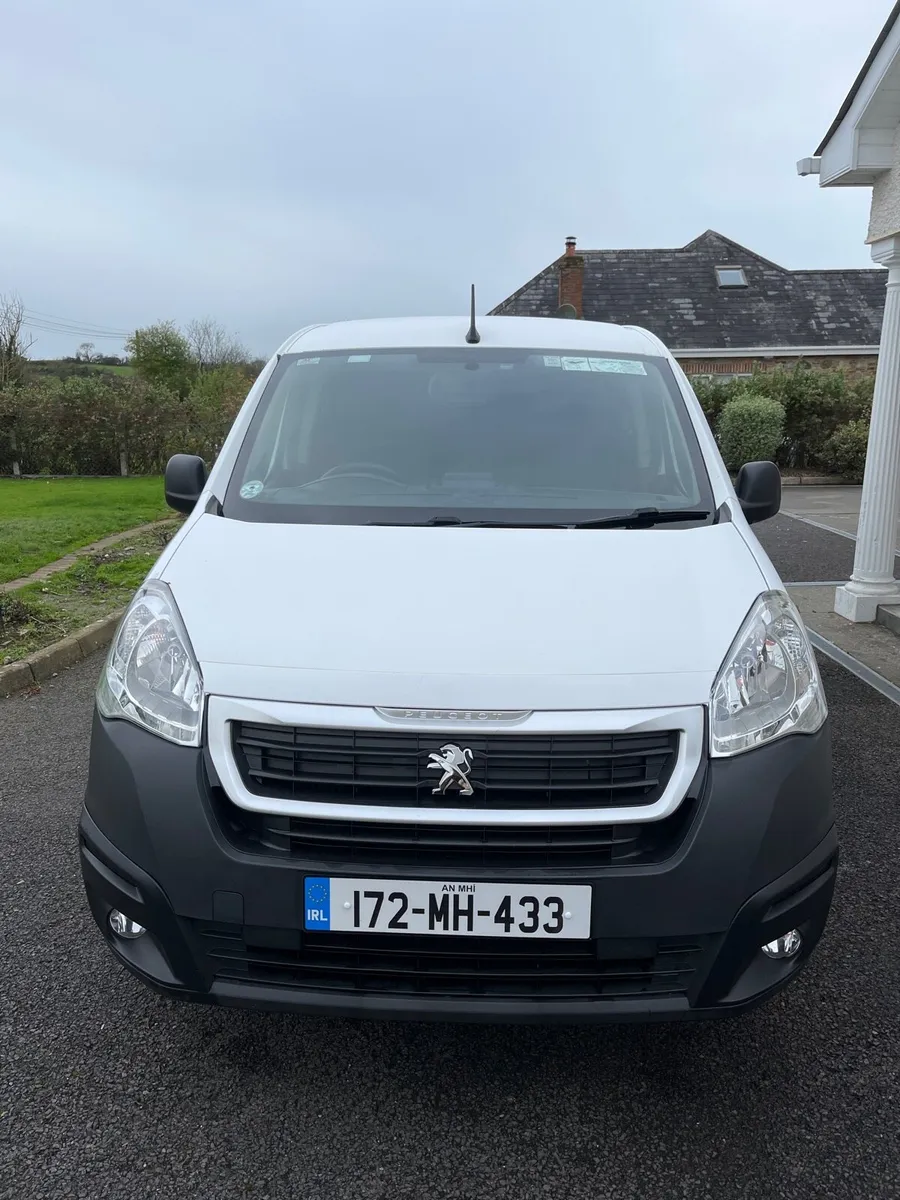 Van - Image 4