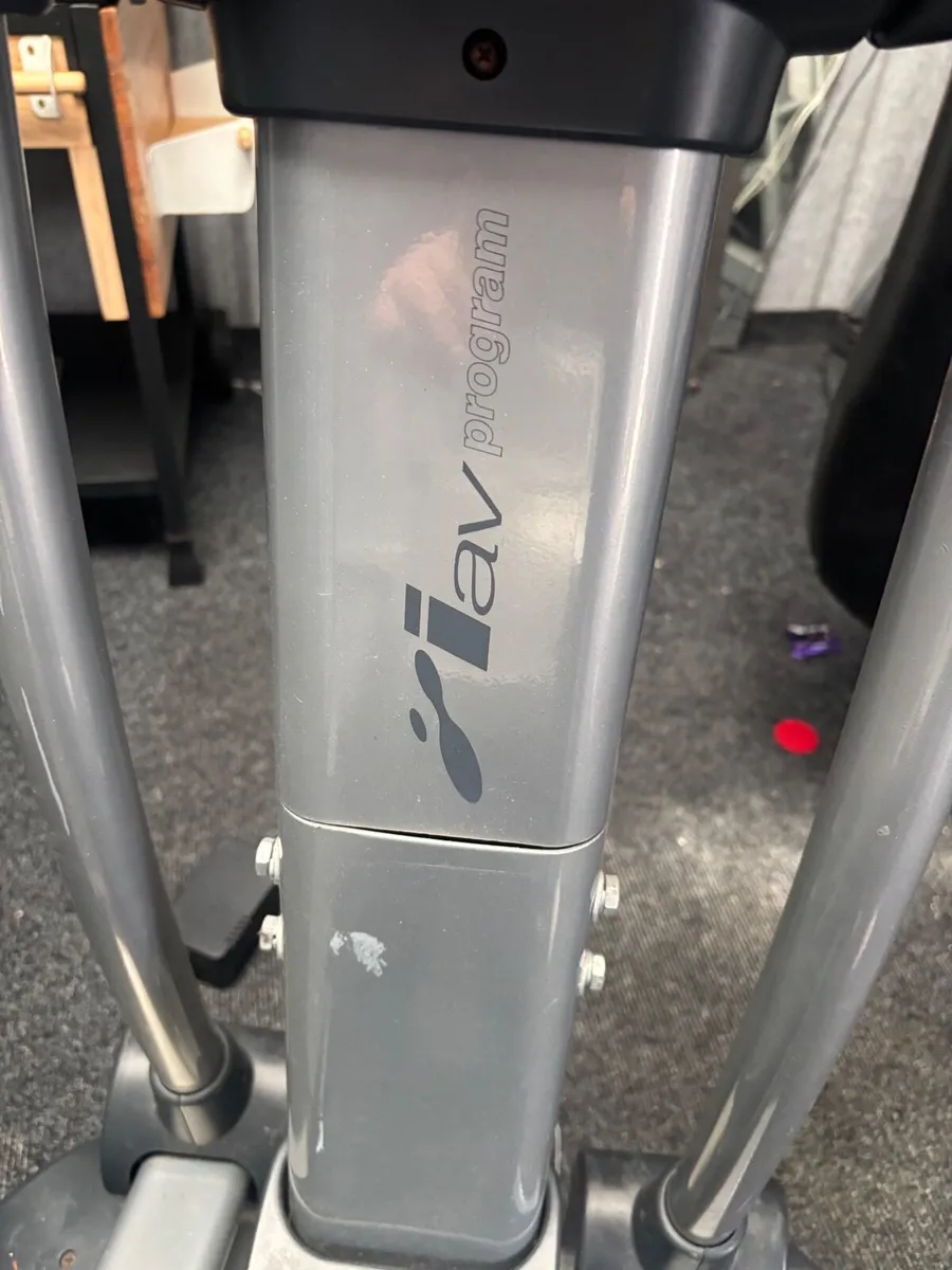 Cross trainer - Image 1