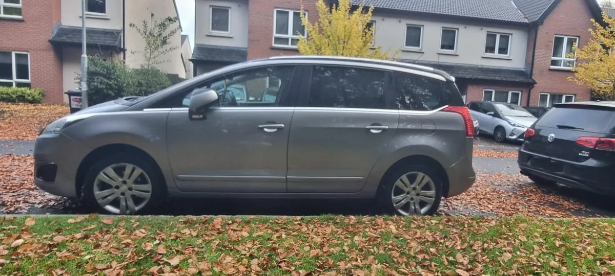 Peugeot 5008 162 with Full Service History Book - Image 3