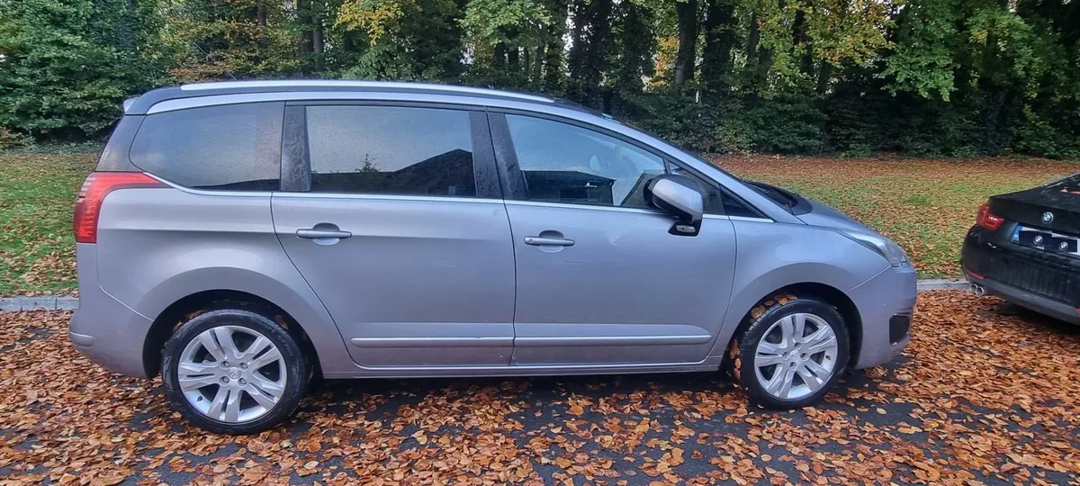 Peugeot 5008 162 with Full Service History Book - Image 4