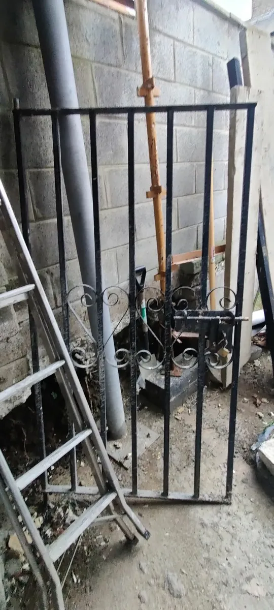 Gate - Image 1
