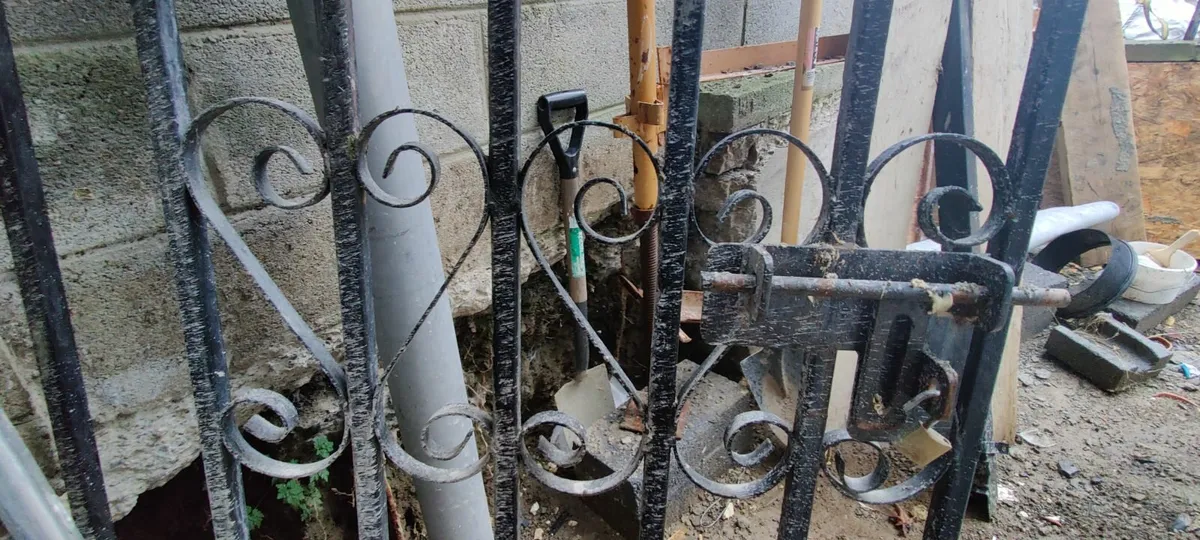 Gate - Image 2
