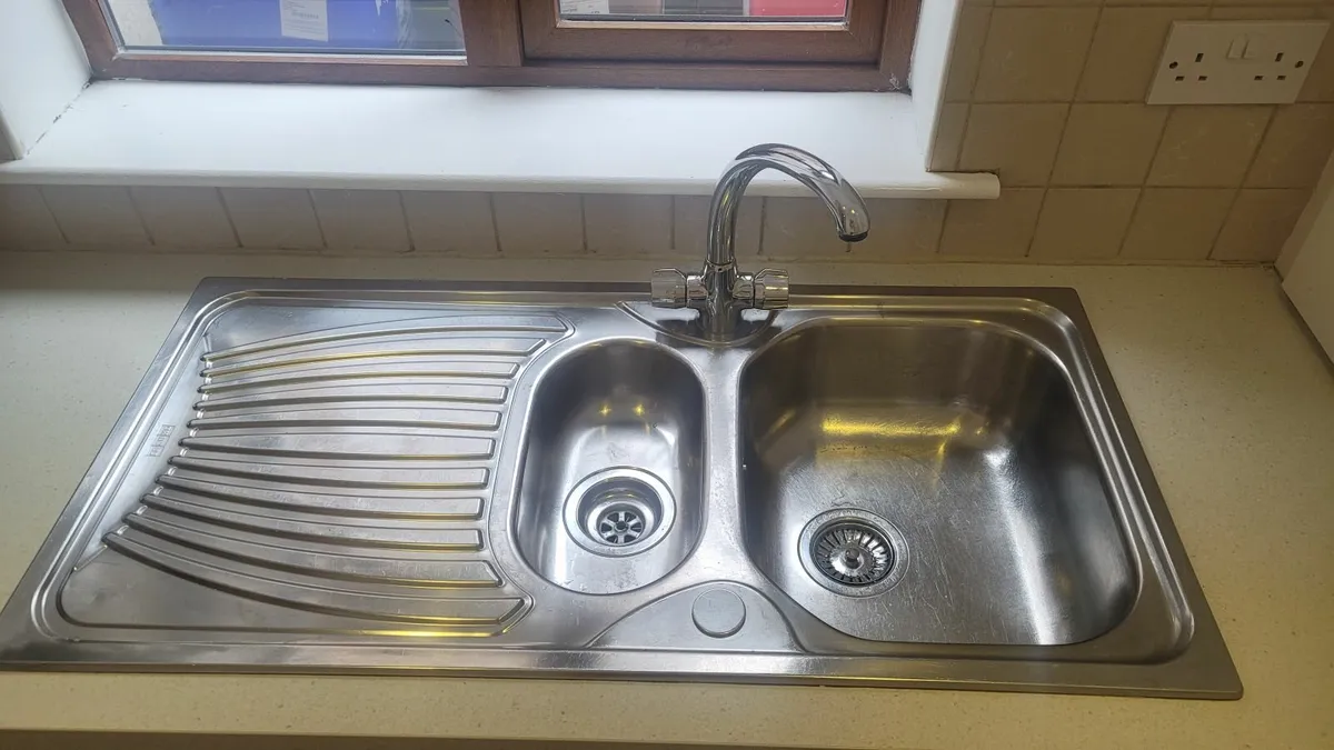 Double sink and tap - Image 2