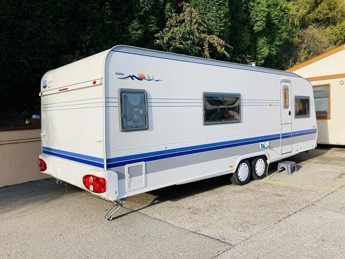 Hobby prestiage fixed bed twin axle caravan - Image 2