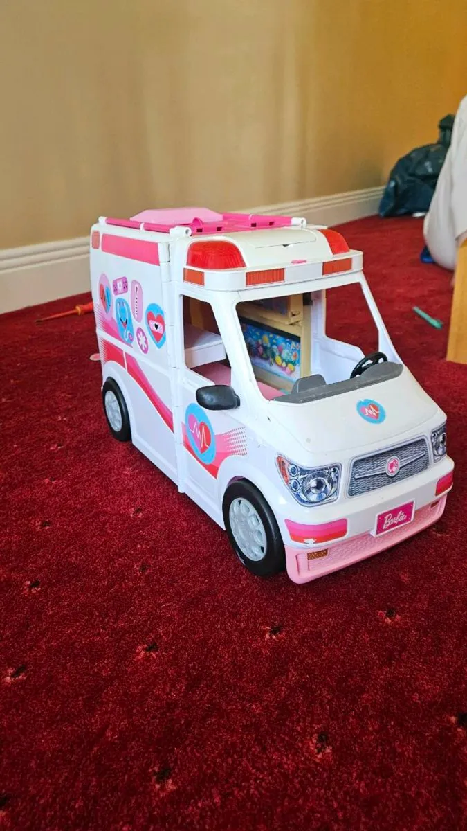 Barbies ambulance - Image 1