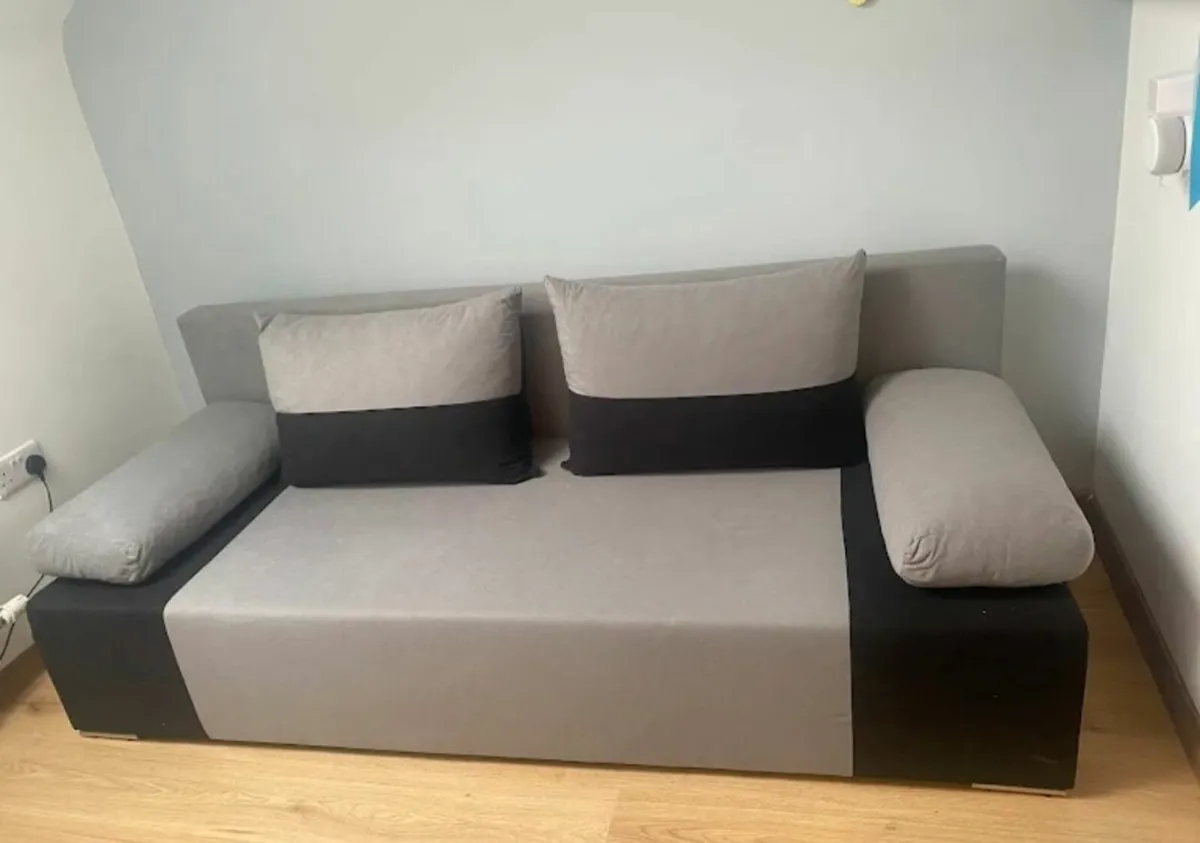 Sofa bed / 3 seater couch - Image 1