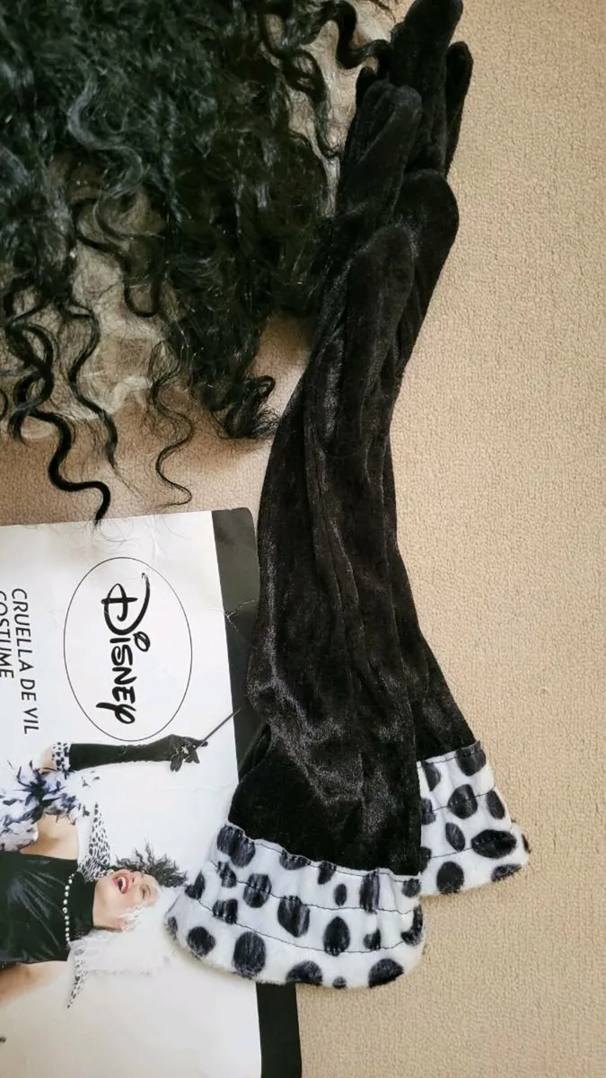 Official Disney Cruella De Vil costume. - Image 2