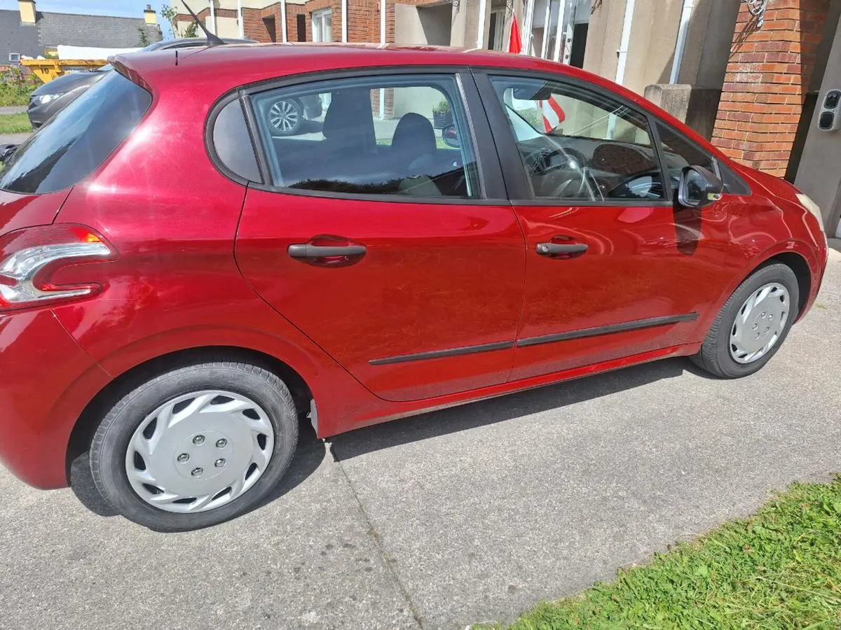 Peugeot 208 low mileage - Image 2