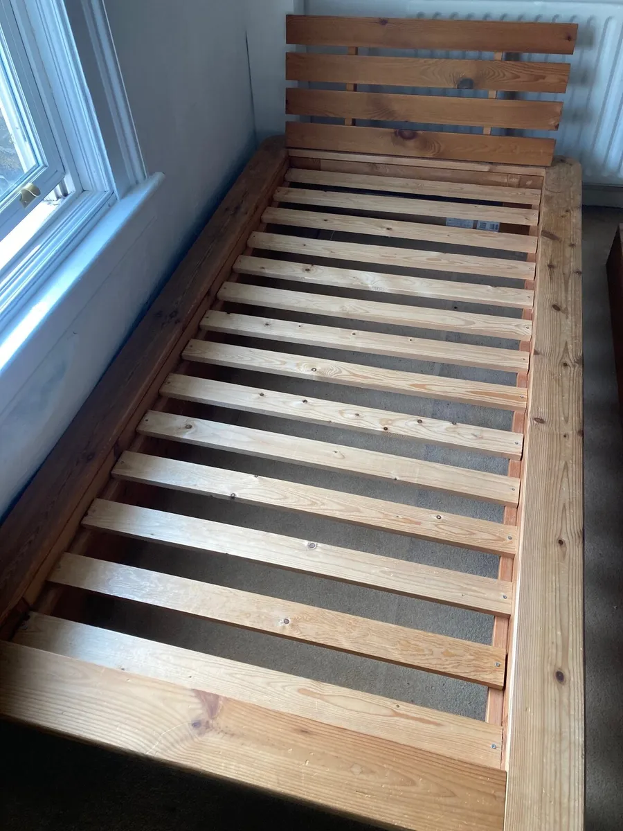 Single bed - Image 1