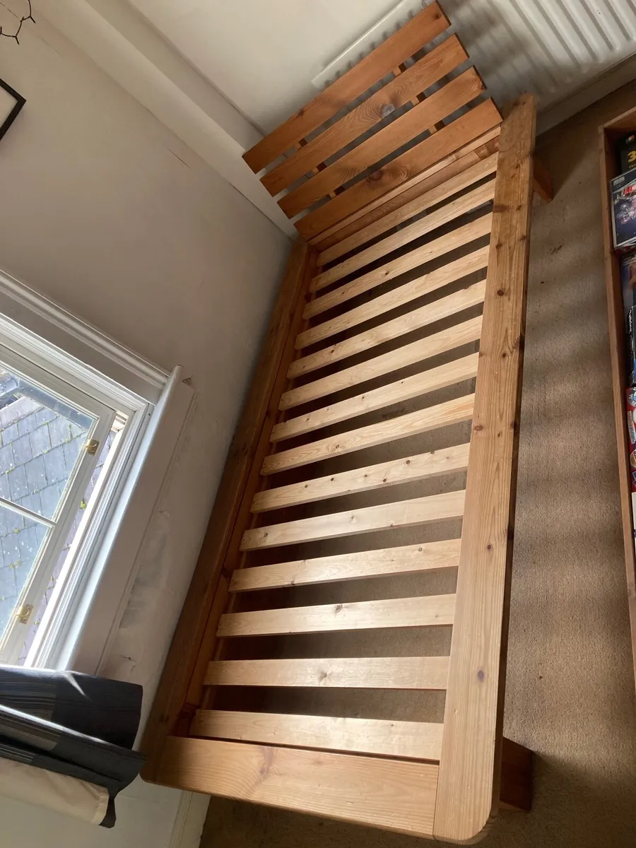 Single bed - Image 2
