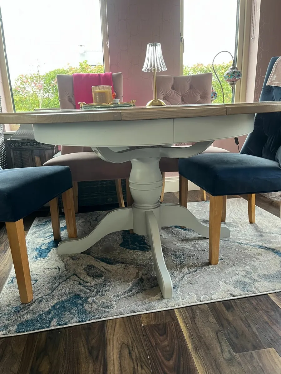 Table & Chairs - Image 3