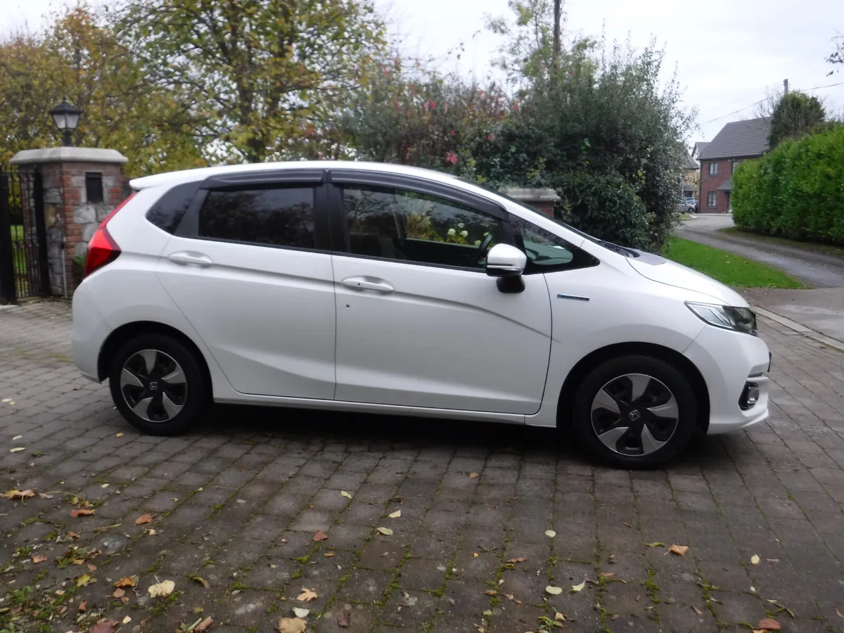 HONDA FIT 1.5 AUTO HYBRID ANDROID+CARPLAY - Image 2