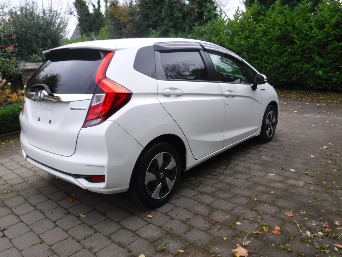 HONDA FIT 1.5 AUTO HYBRID ANDROID+CARPLAY - Image 3