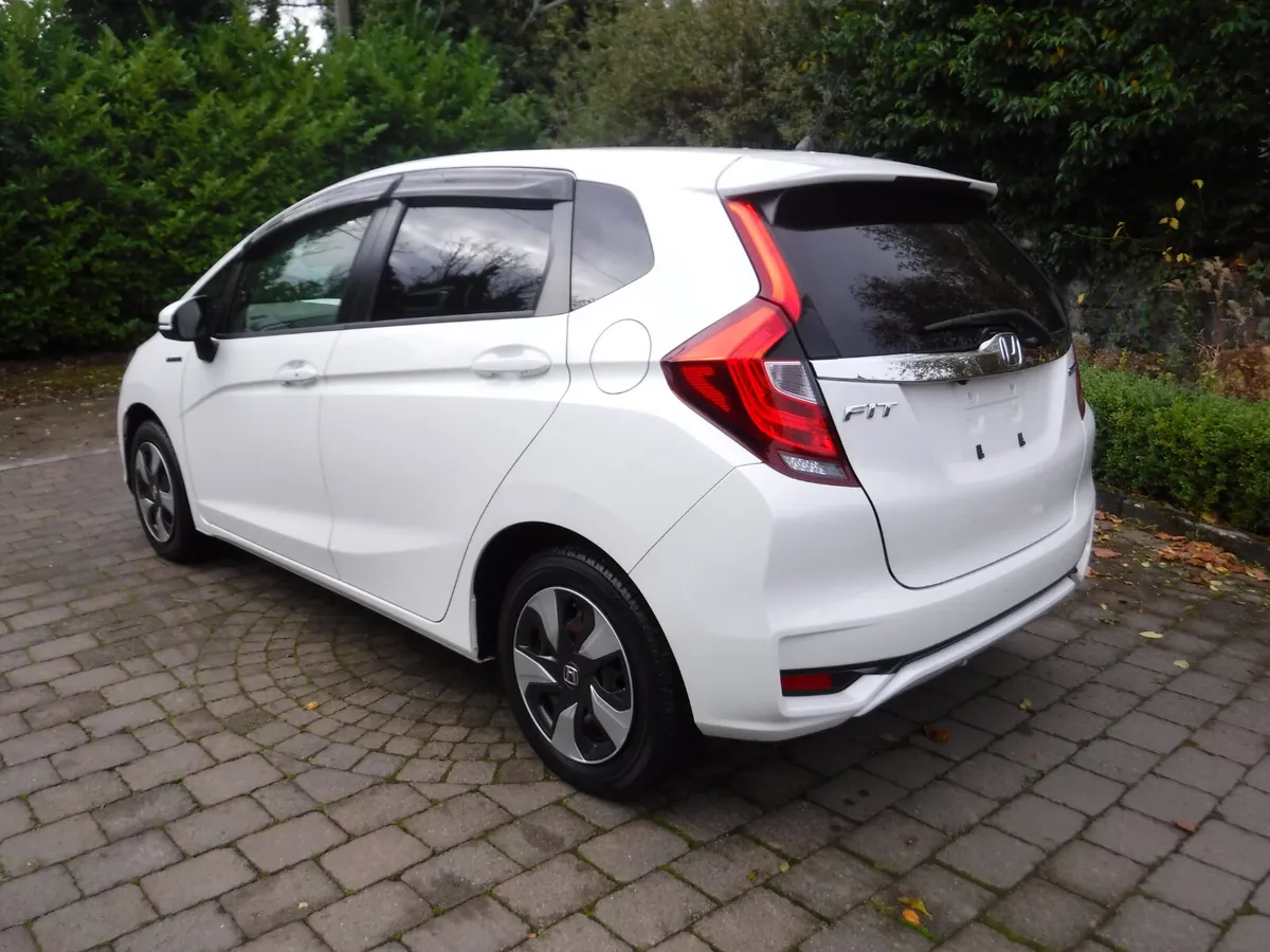 HONDA FIT 1.5 AUTO HYBRID ANDROID+CARPLAY - Image 4