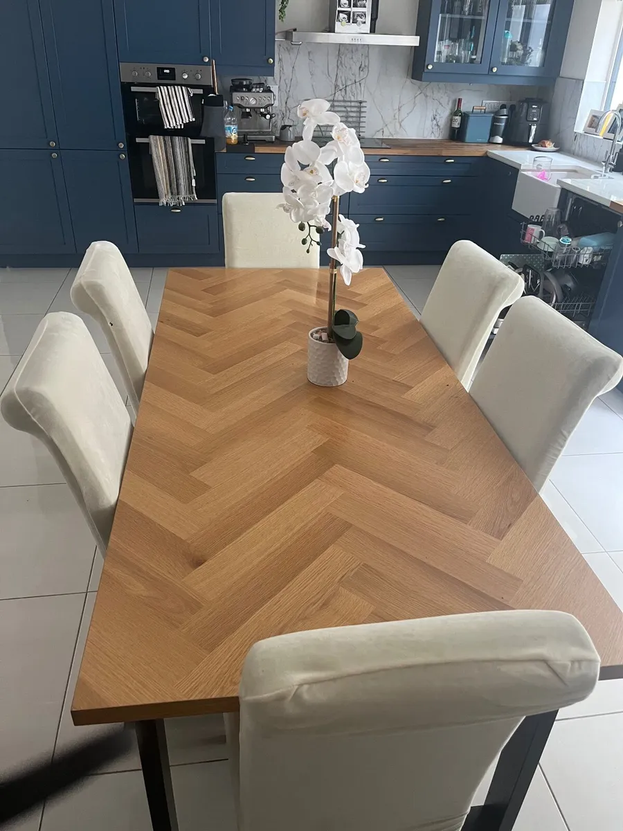 Kitchen table and chairs - Image 2