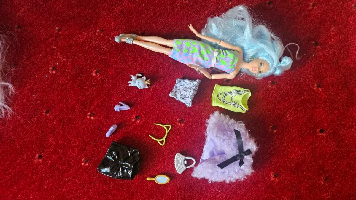 Assorted Barbies - Image 3
