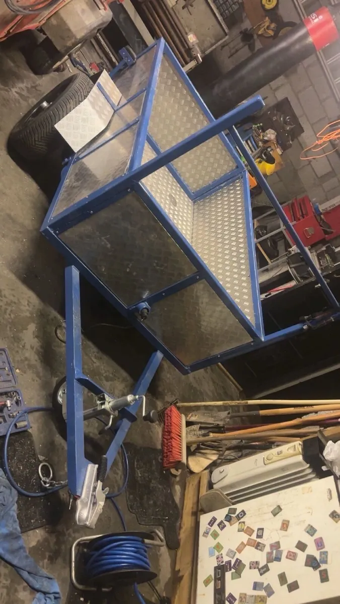 Trailer - Image 1