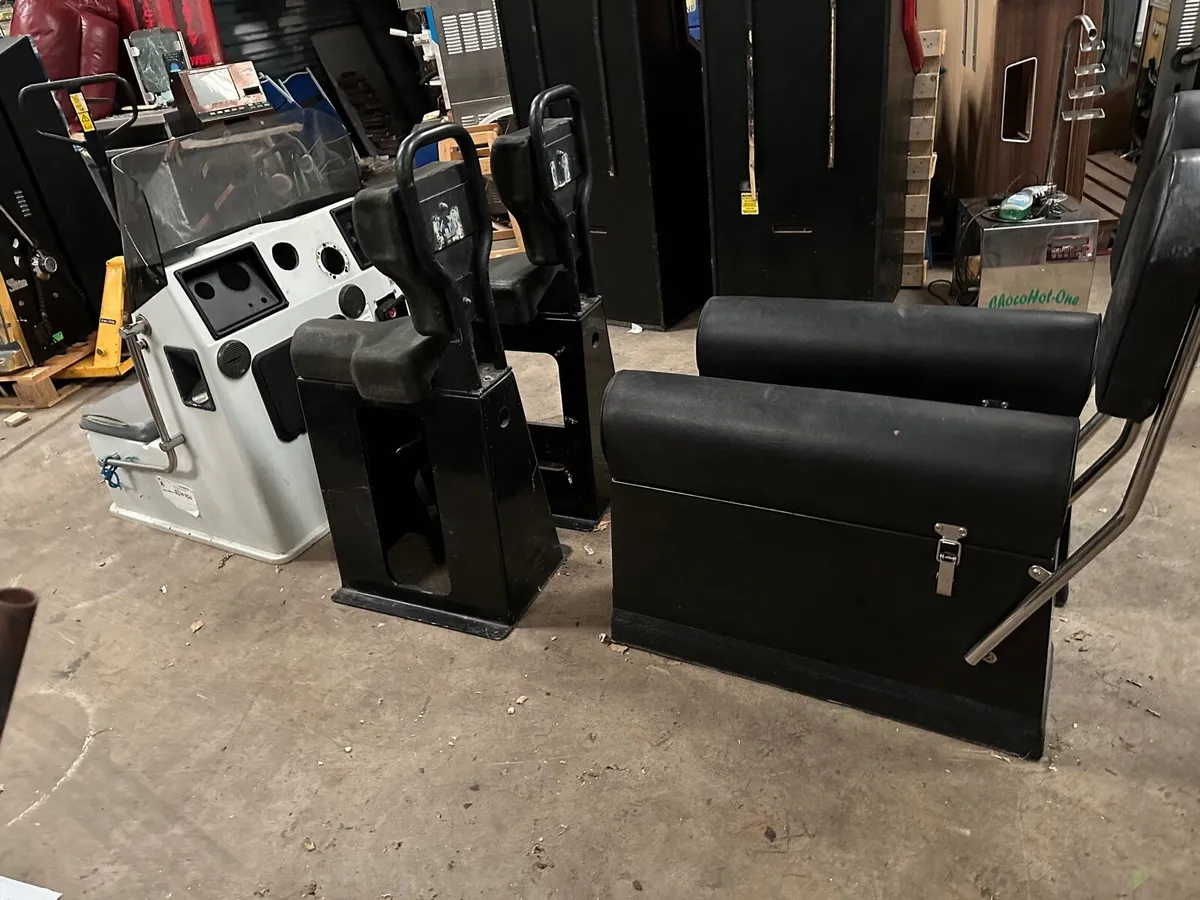 Rib Jockey seats and consul - Image 1