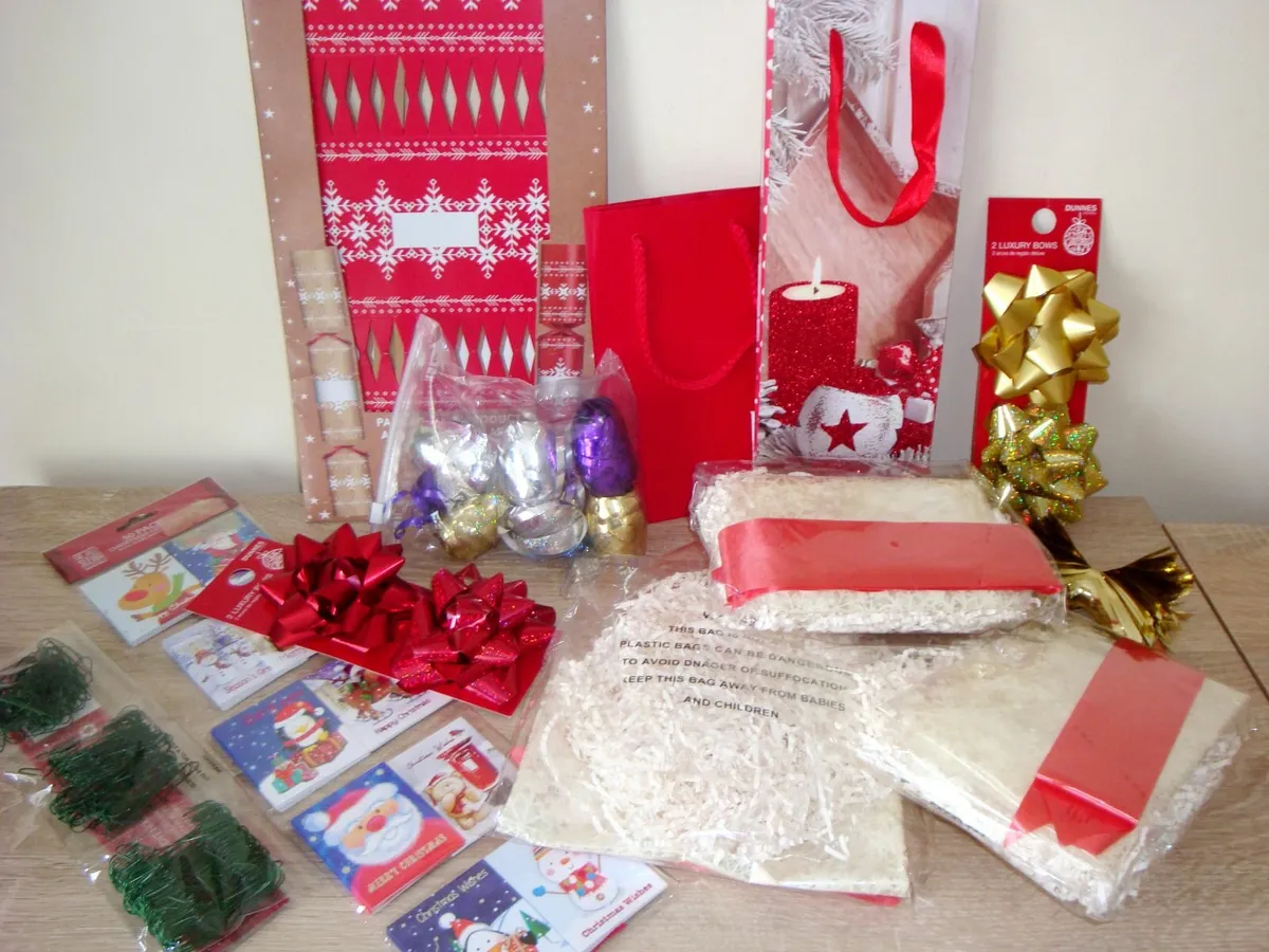 Christmas wrapping gift essentials - Image 1