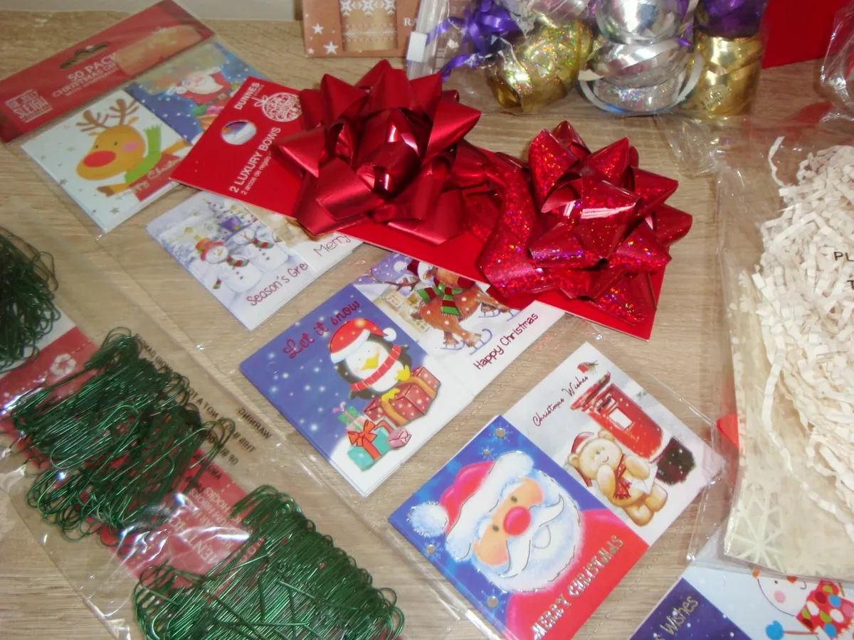 Christmas wrapping gift essentials - Image 2