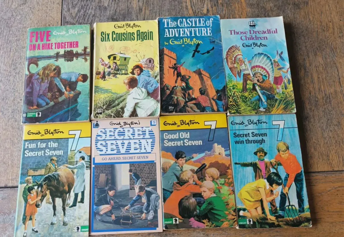 8 Enid Blyton vintage paperbacks D18 post 6e - Image 1