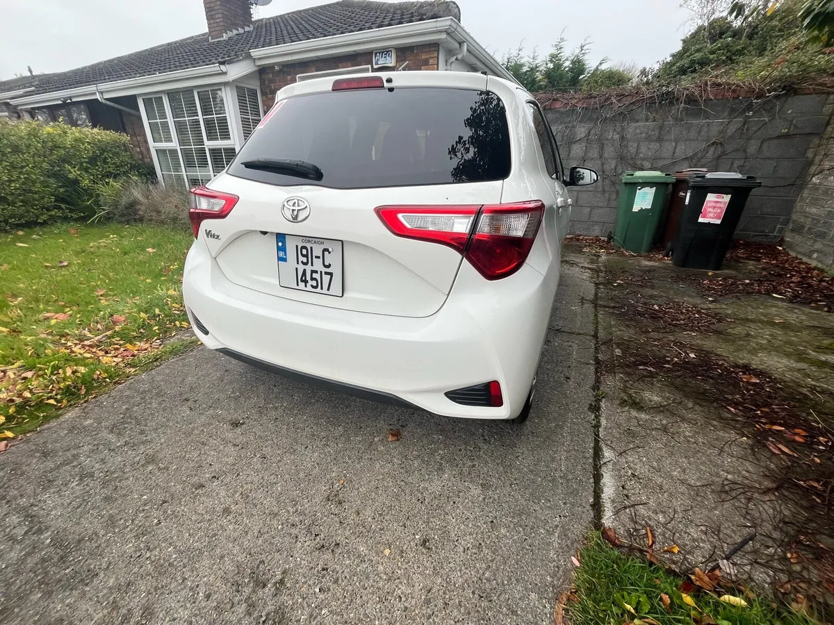 Toyota Vitz 2019 AUTOMATIC new radio system - Image 3