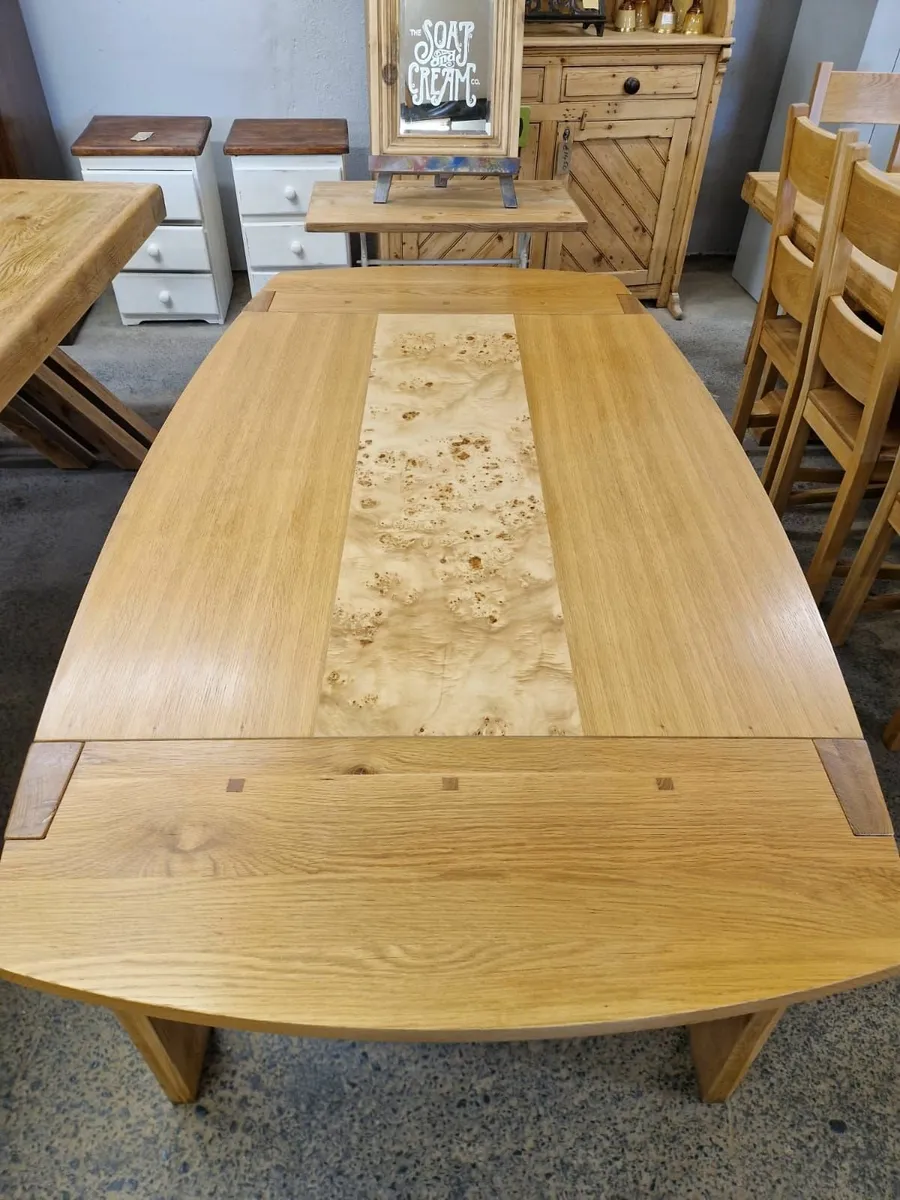 Light oak kitchen table, burr oak centre - Image 3