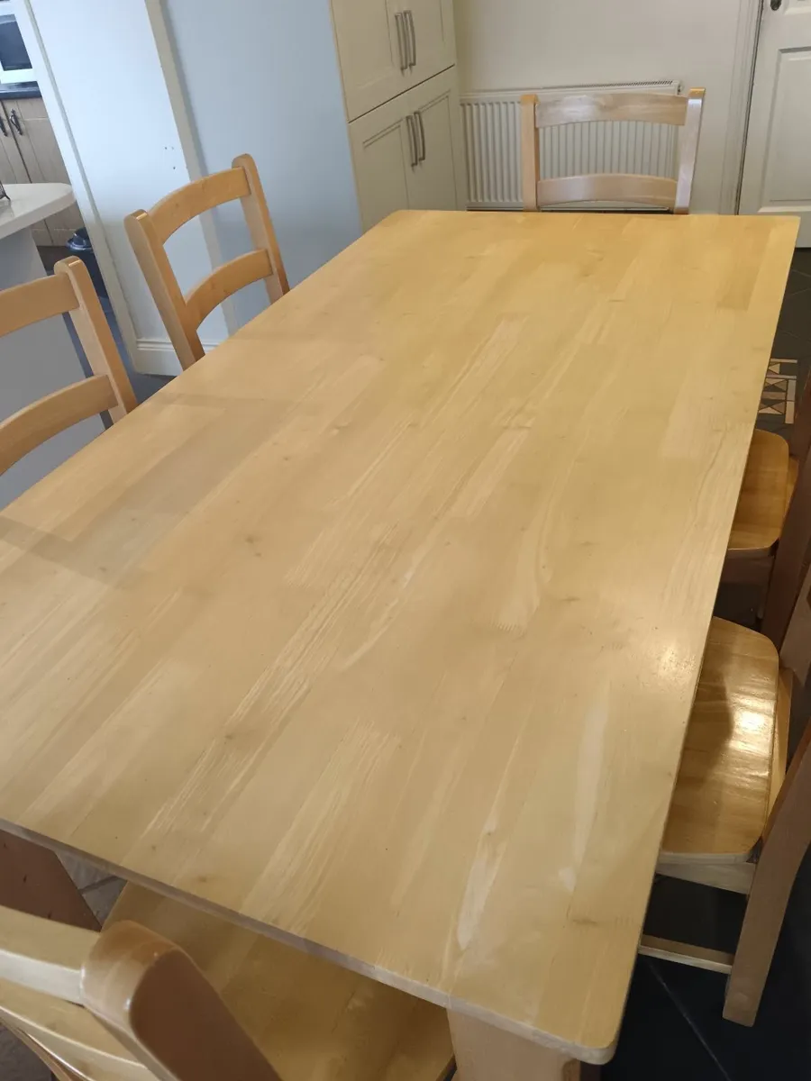Table and chairs - Image 1